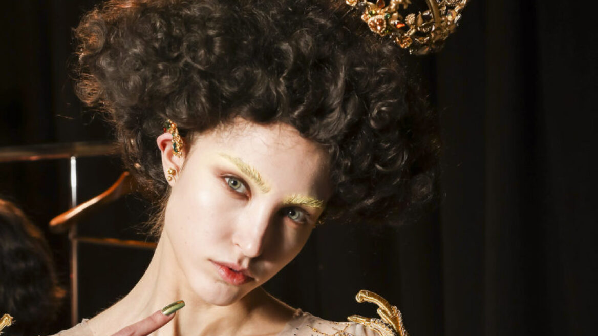 Αναρωτιέσαι αν σε αγαπάει; Τρεις αποδείξεις ότι σε έχει κορώνα στο κεφάλι του 