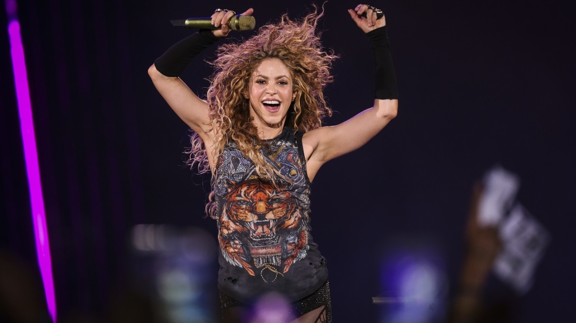 H Shakira δεν είναι πια ξανθιά: το νέο χρώμα μαλλιών της ίσως σε ιντριγκάρει να το υιοθετήσεις 