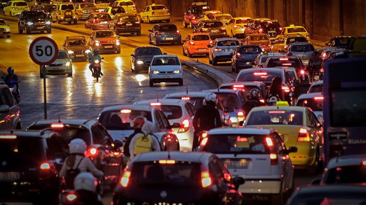 Κίνηση τώρα: Μποτιλιάρισμα σε Κηφισίας και Κηφισό 