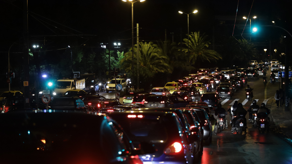 Κίνηση τώρα: Κυκλοφοριακό «έμφραγμα» στους δρόμους της Αθήνας