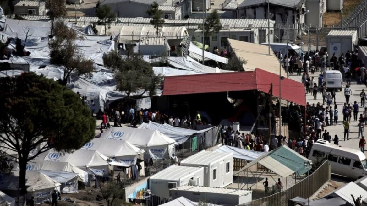 Στις 77.000 οι αιτήσεις για άσυλο, με τις βάρκες να συνεχίζουν να έρχονται