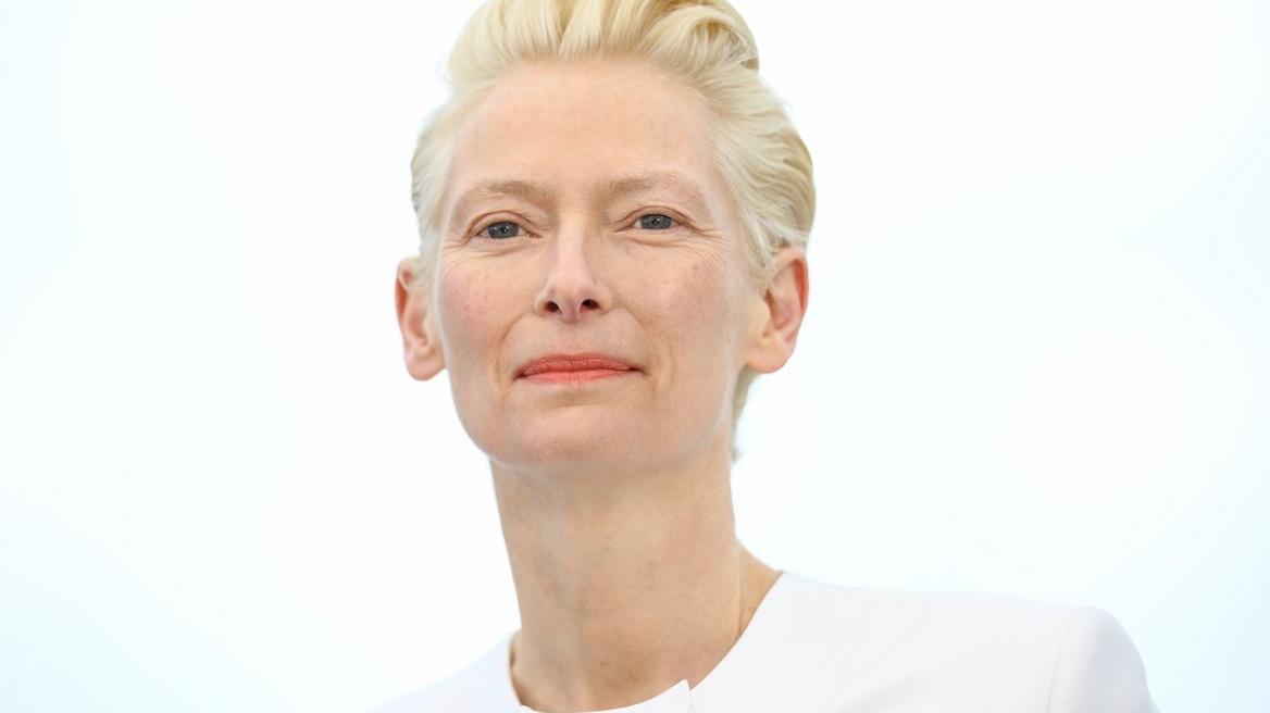 Η Tilda Swinton σαν ξωτικό – Το νέο hair look που θα θέλεις να αντιγράψεις