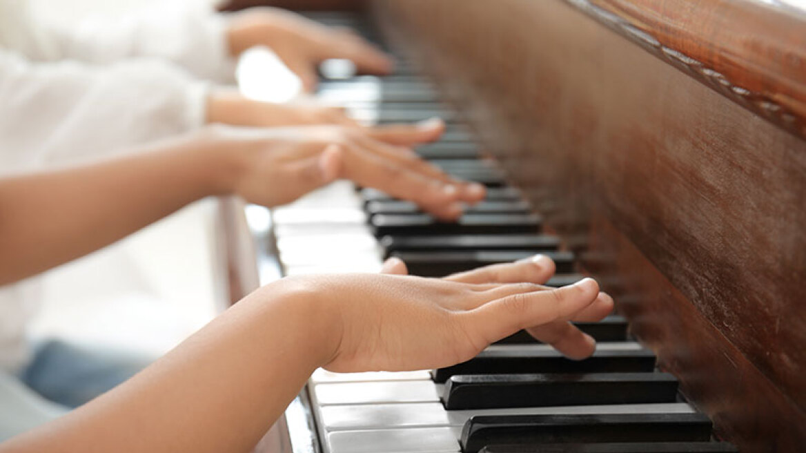 Ποιοι άνθρωποι μπορούν να μάθουν γρηγορότερα μουσική