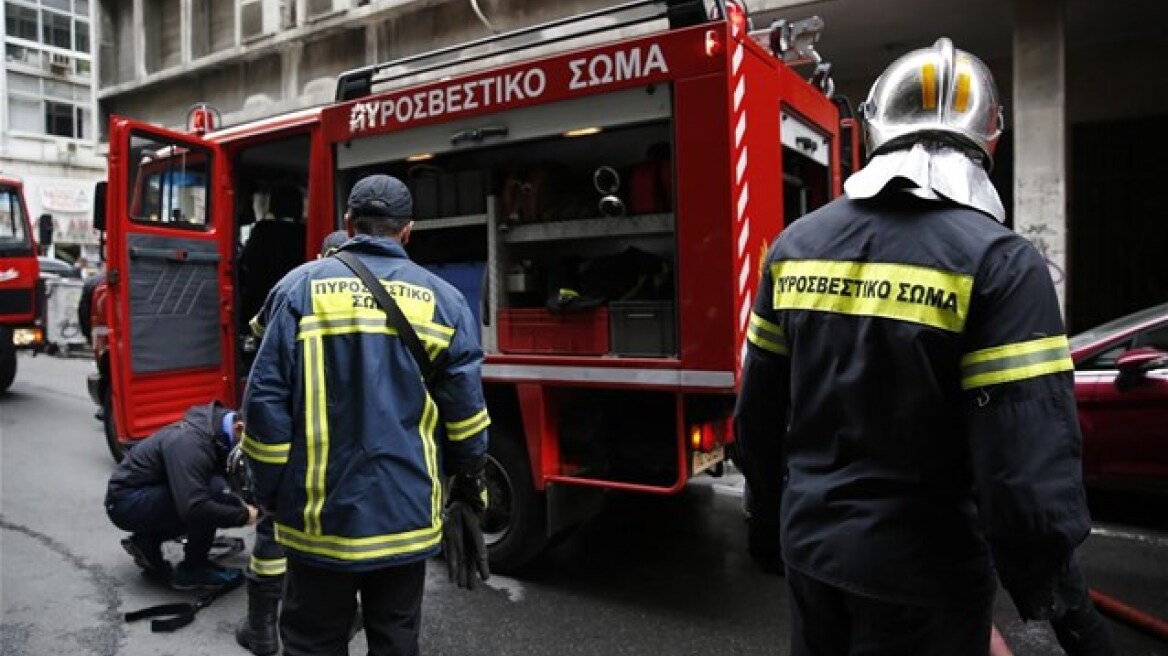 Φωτιά τώρα σε διαμέρισμα στον Πειραιά 