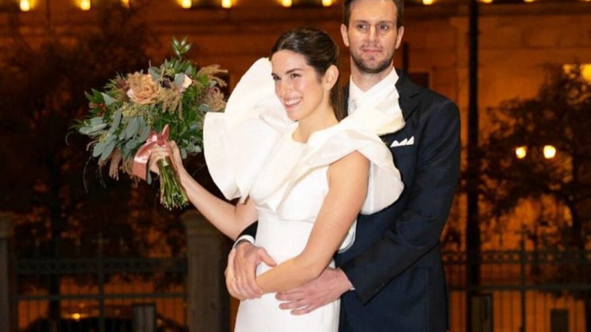 Δεν χορταίνουμε να βλέπουμε το υπέροχο νυφικό της Αναστασίας Καίσαρη σε αυτές τις νέες φωτογραφίες από το γάμο 