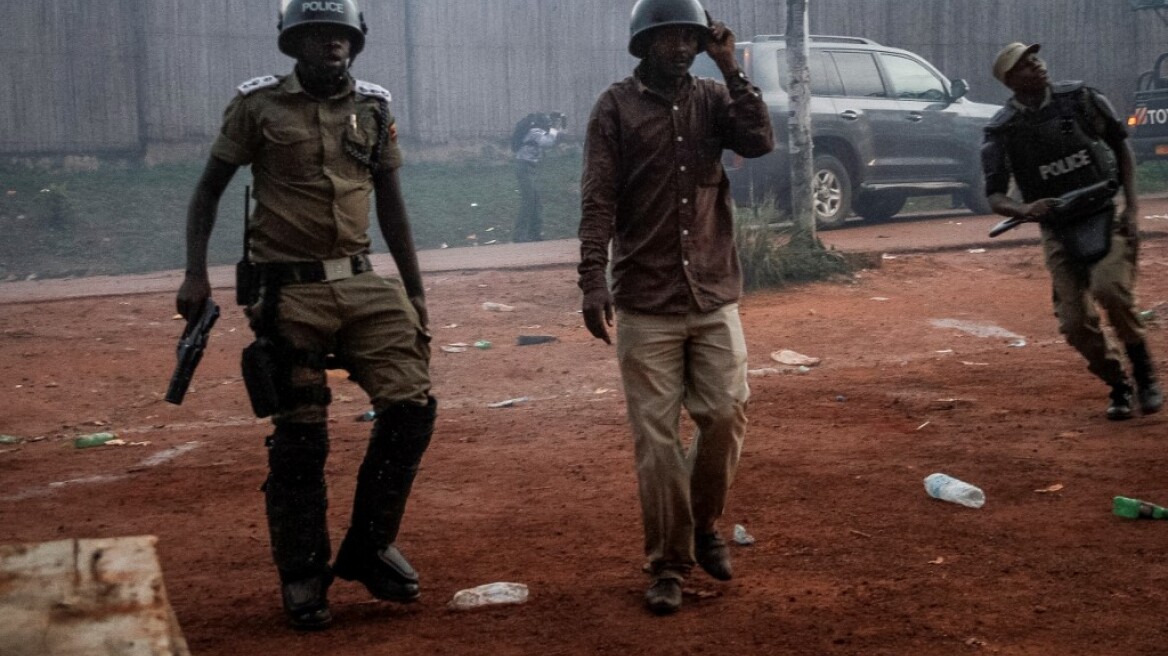 Ουγκάντα: Ανθρωποκυνηγητό για τον δράστη τεσσάρων δολοφονιών που αποκεφάλισε τα θύματά του