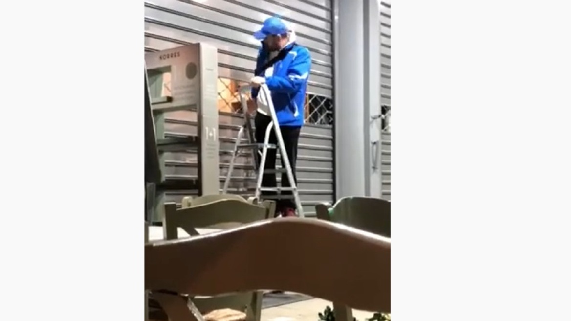 Απίστευτο βίντεο: Γνωστός ρεπόρτερ της τηλεόρασης ανέβηκε σε σκάλα για να του κάνει ένεση στον γοφό η φαρμακοποιός