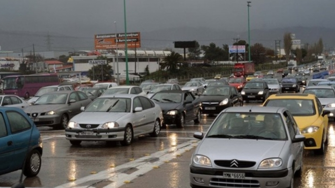 Κίνηση: Τεράστιο μποτιλιάρισμα από την κακοκαιρία στους δρόμους - Δείτε Live