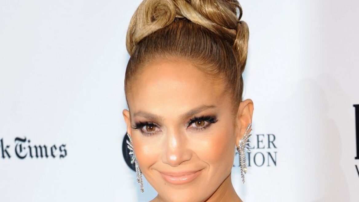 Η Τζένιφερ Λόπεζ αποδεικνύει πως οι φύτρες μπορούν να γίνουν το πιο εντυπωσιακό στοιχείο στο χτένισμα 