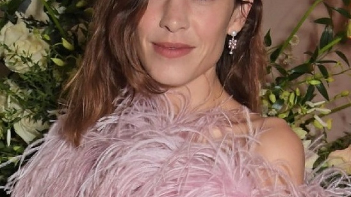 Η Αlexa Chung βρήκε το party dress της σεζόν