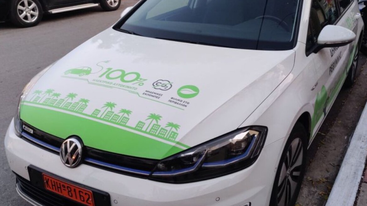 Αυτός ο Δήμαρχος κυκλοφορεί ήδη με ηλεκτρικό αυτοκίνητο...