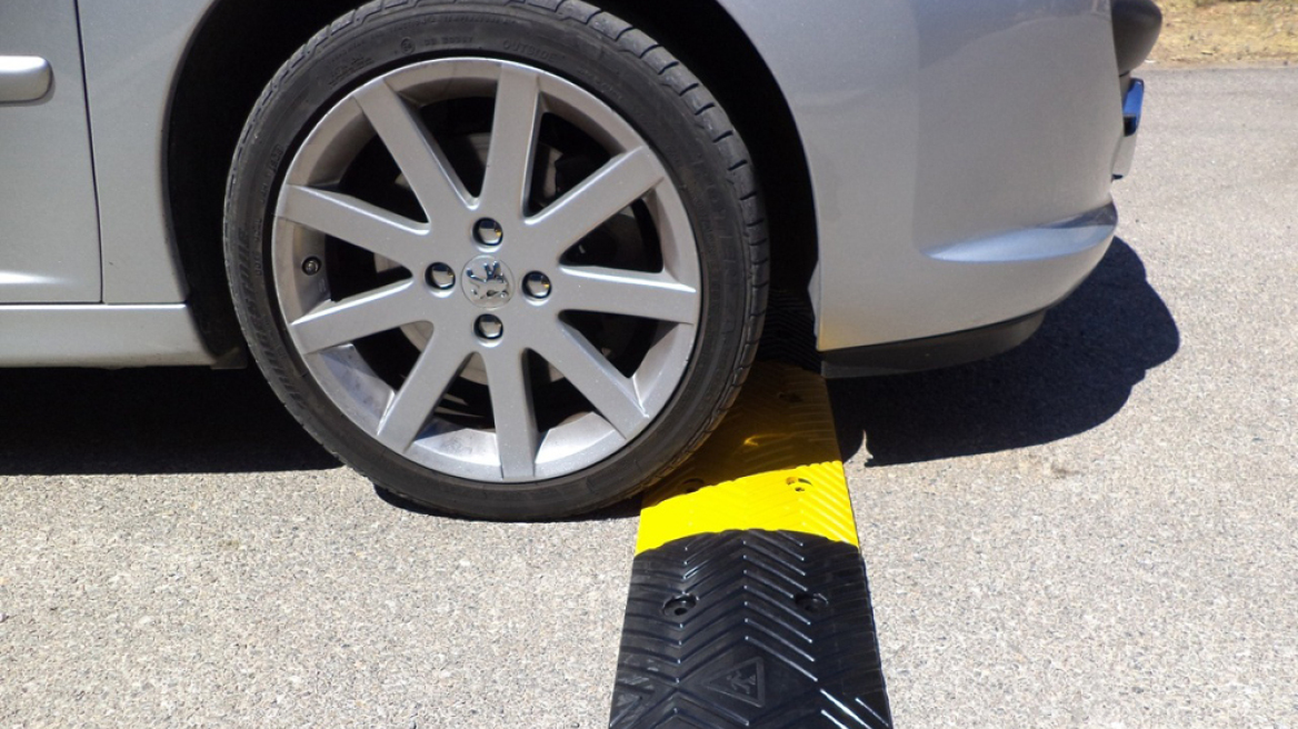 Ετσι οι Δήμοι καταστρέφουν τα αυτοκίνητά μας (video)