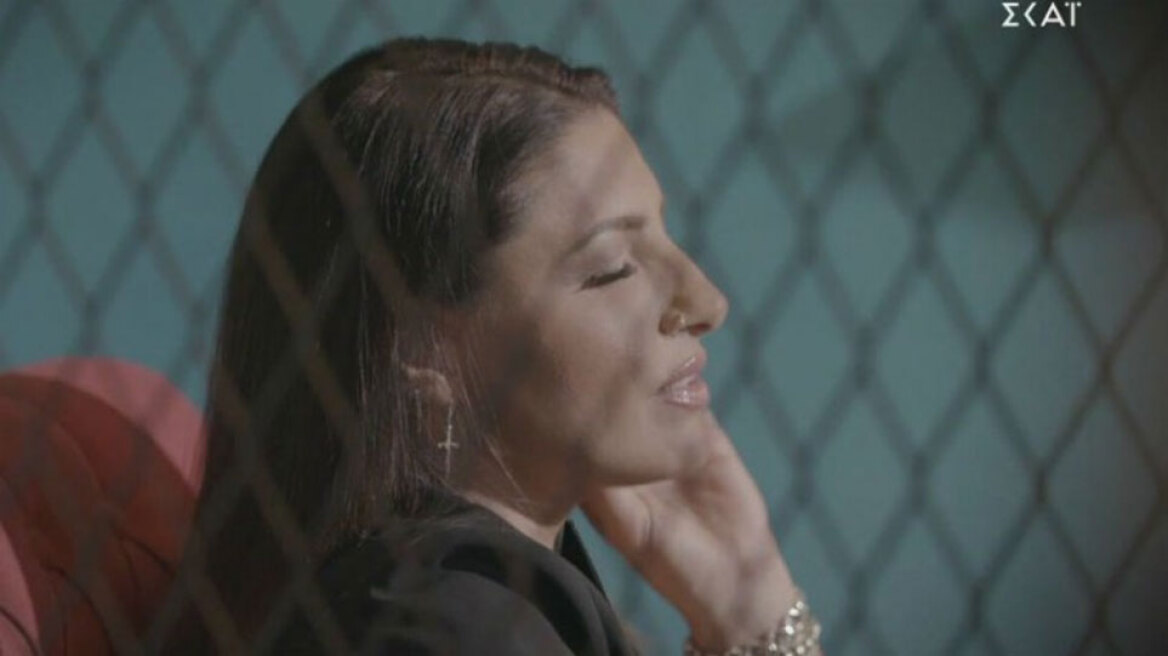 Τα... ερωτικά λόγια της Παπαρίζου στα Σουηδικά αναστάτωσαν τον ανδρικό πληθυσμό 