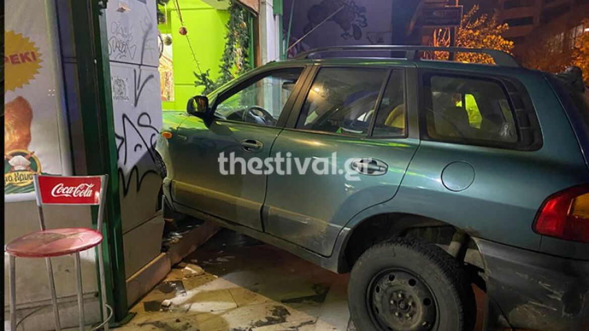 Θεσσαλονίκη: Τζιπ κατέληξε σε μαγαζί με μπουγάτσες μετά από περιπετειώδη καταδίωξη 