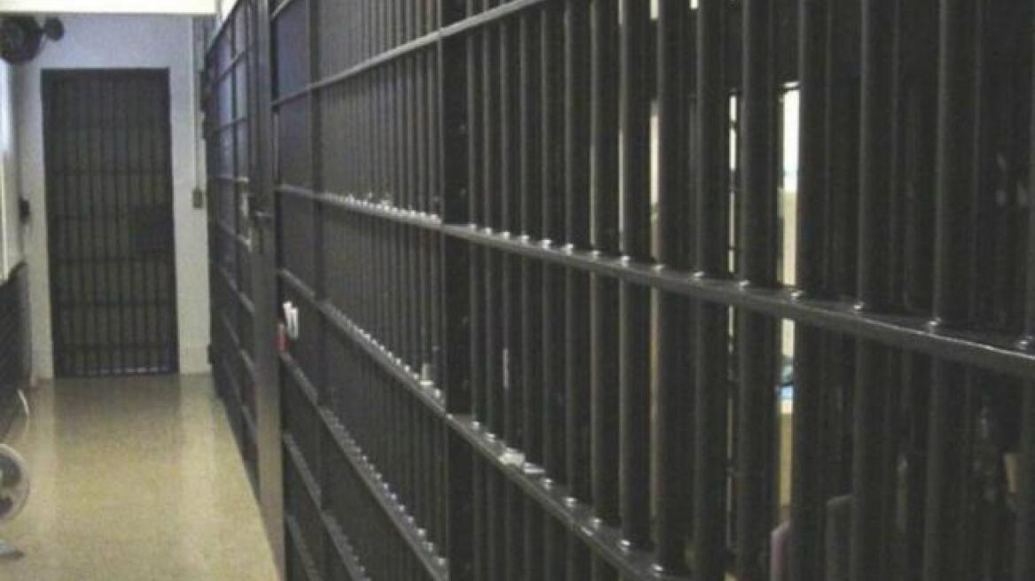 Ηράκλειο: 18χρονος κατήγγειλε 29χρονο για βιασμό στα κρατητήρια