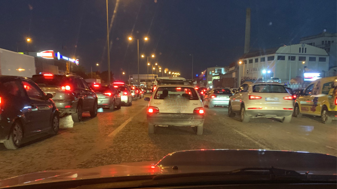 Κίνηση: Μεγάλο μποτιλιάρισμα στους δρόμους- Δεύτερος γύρος ταλαιπωρίας - Δείτε Live