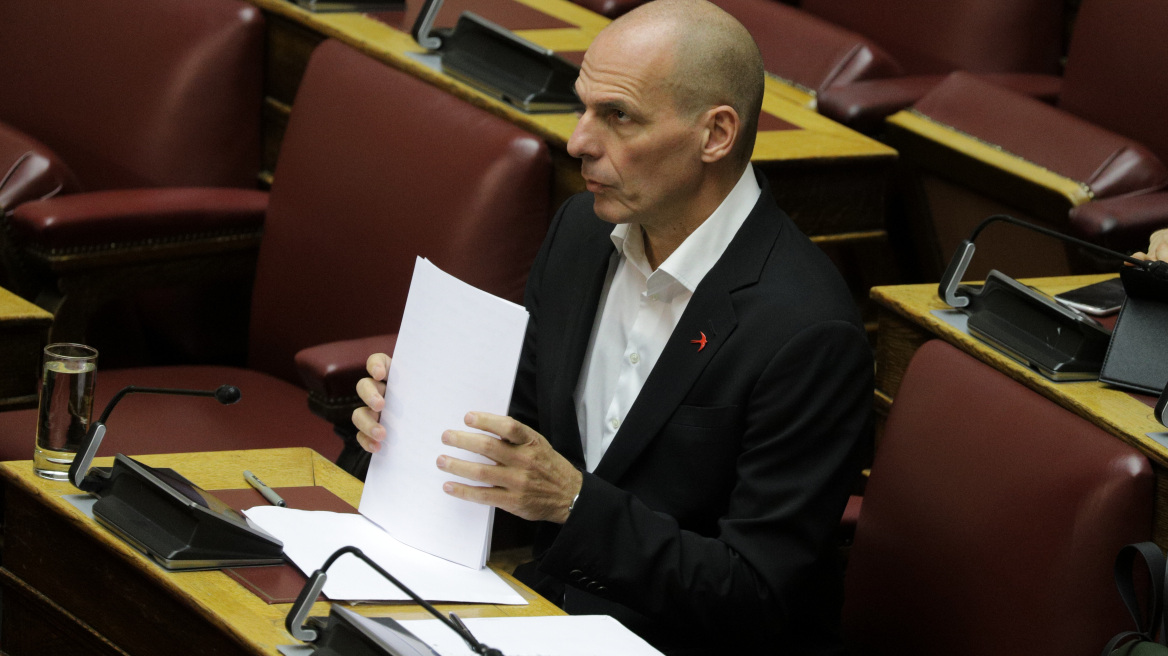 Προϋπολογισμός 2020 - Βαρουφάκης: Η χώρα παραμένει στη χρεοδουλοπαροικία