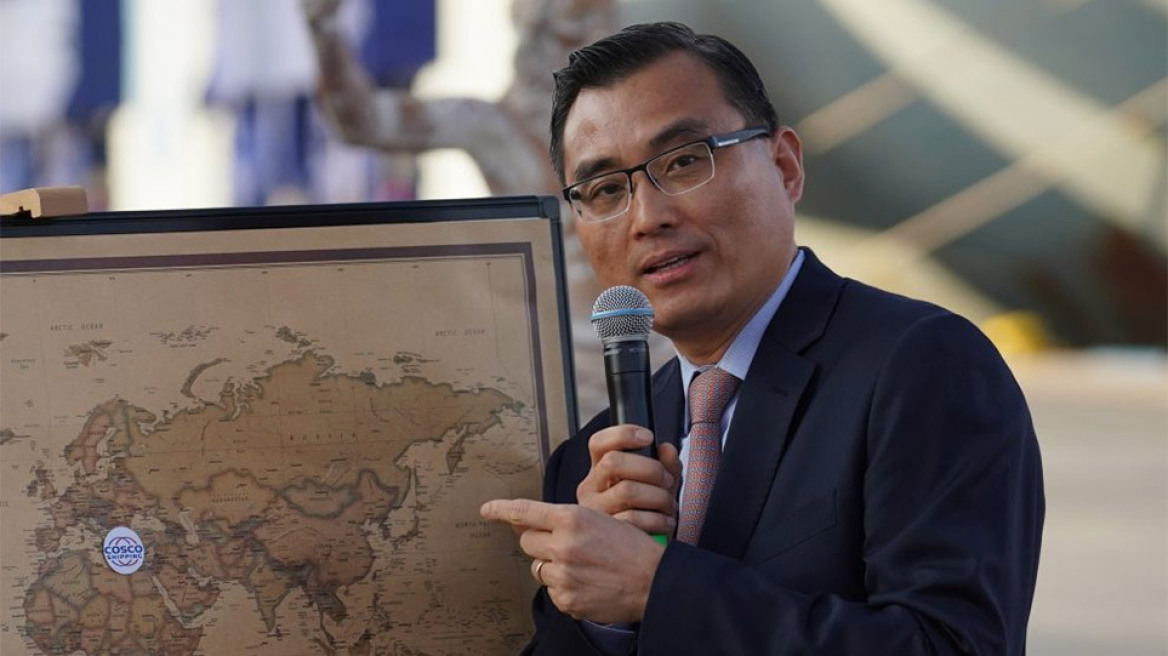 Cosco: Αλλάζει πολιτική στον Πειραιά και προκαλεί… διοικητικές καραμπόλες