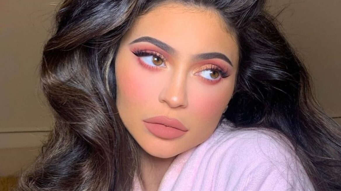 H Kylie Jenner ανέβασε selfie με τα εσώρουχά της και τρέλανε το Instagram