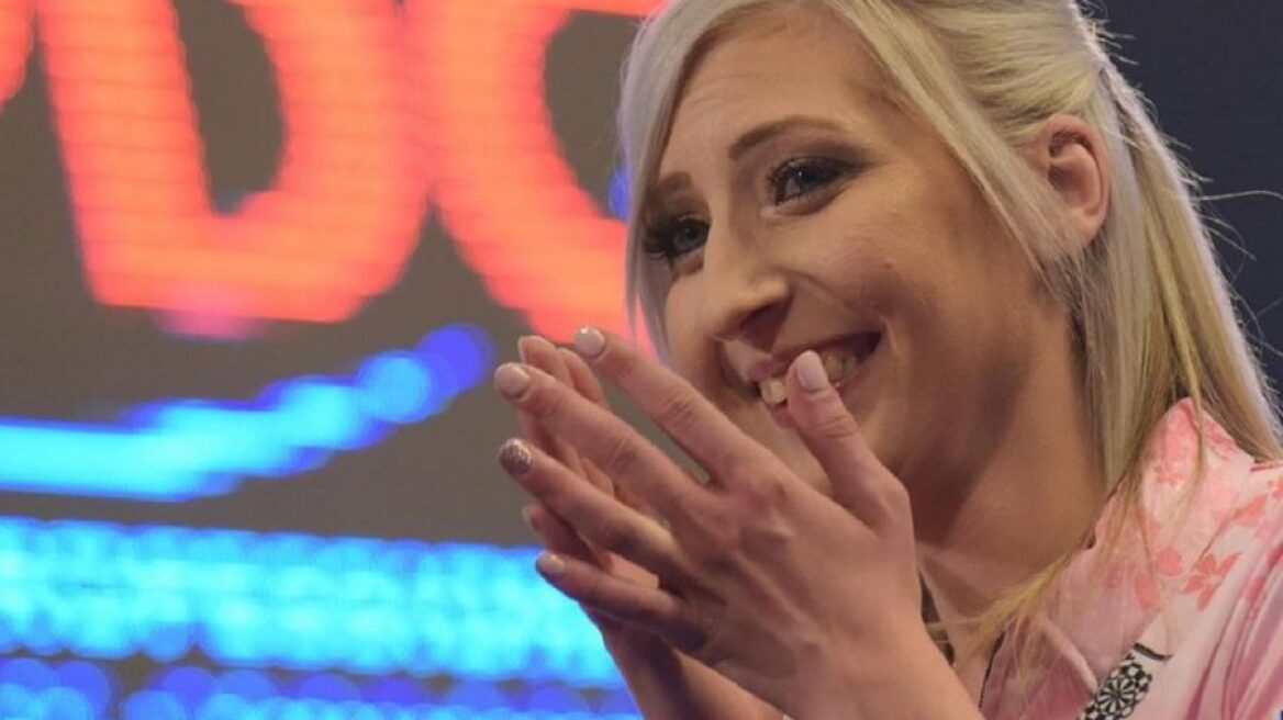  H Fallon Sherrock είναι η πρώτη γυναίκα που κέρδισε άνδρα αντίπαλο στο Παγκόσμιο Πρωτάθλημα PDC στα βελάκια