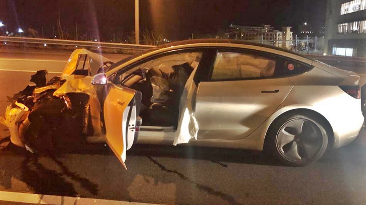 Ο NHTSA ερευνά τα ατυχήματα των Tesla