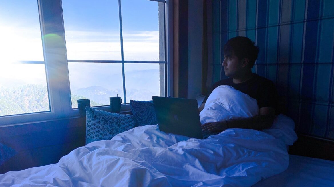 Ανατροπή: Τελικά το μπλε φως δεν είναι επιβλαβές για τον οργανισμό;