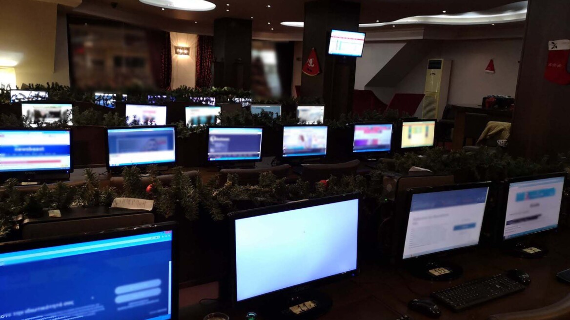 Θεσσαλονίκη: Είχαν μετατρέψει κατάστημα σε μίνι καζίνο - Χειροπέδες σε τέσσερα άτομα