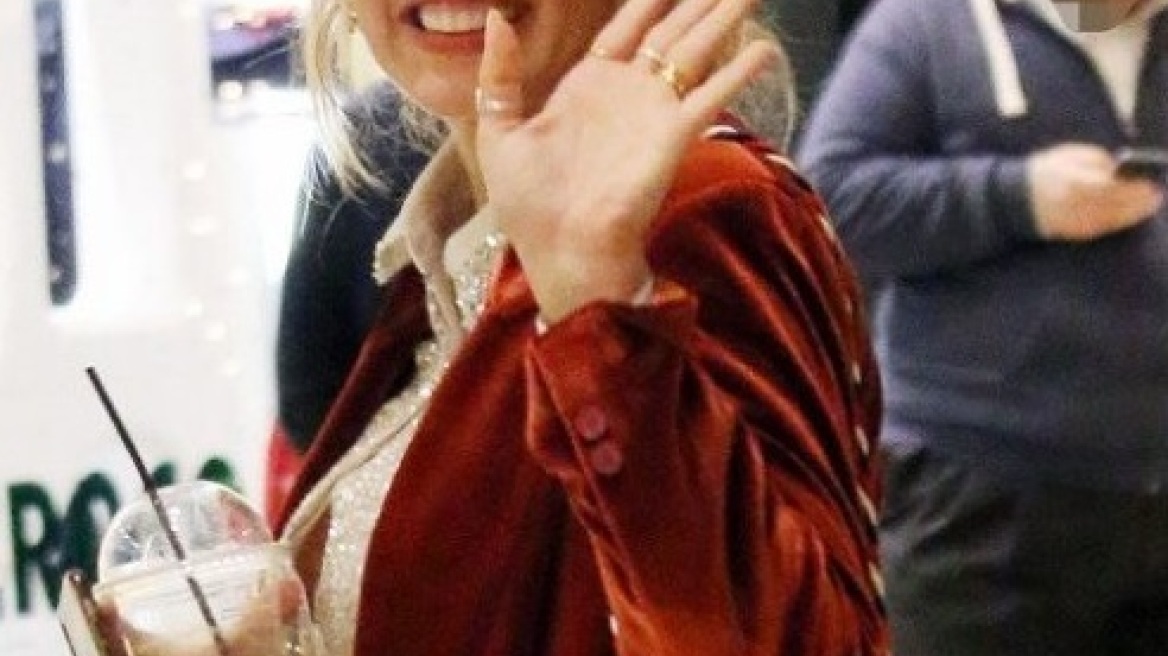 Η Κωνσταντίνα Σπύροπούλου βρήκε έναν φρέσκο τρόπο να φορέσει το λευκό