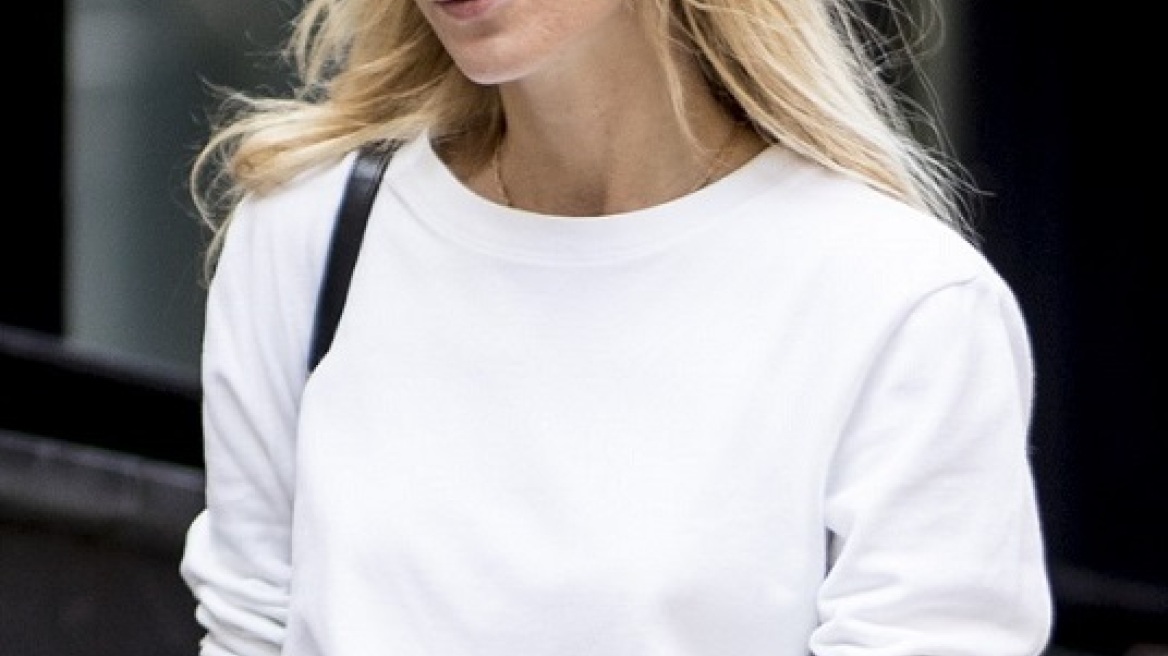 Η αναπάντεχη απόχρωση που επιλέγει το fashion crowd αυτή τη στιγμή