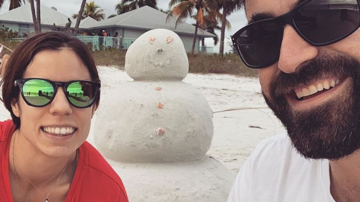 Η Κατερίνα Στεφανίδη έφτιαξε «χιονάνθρωπο» από άμμο