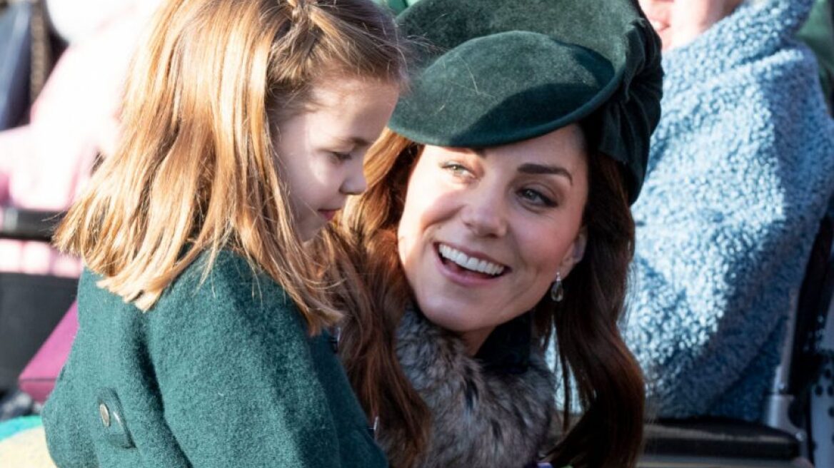 Η Kate Middleton σεταρίστηκε με την πριγκίπισσα Charlotte για τα Χριστούγεννα