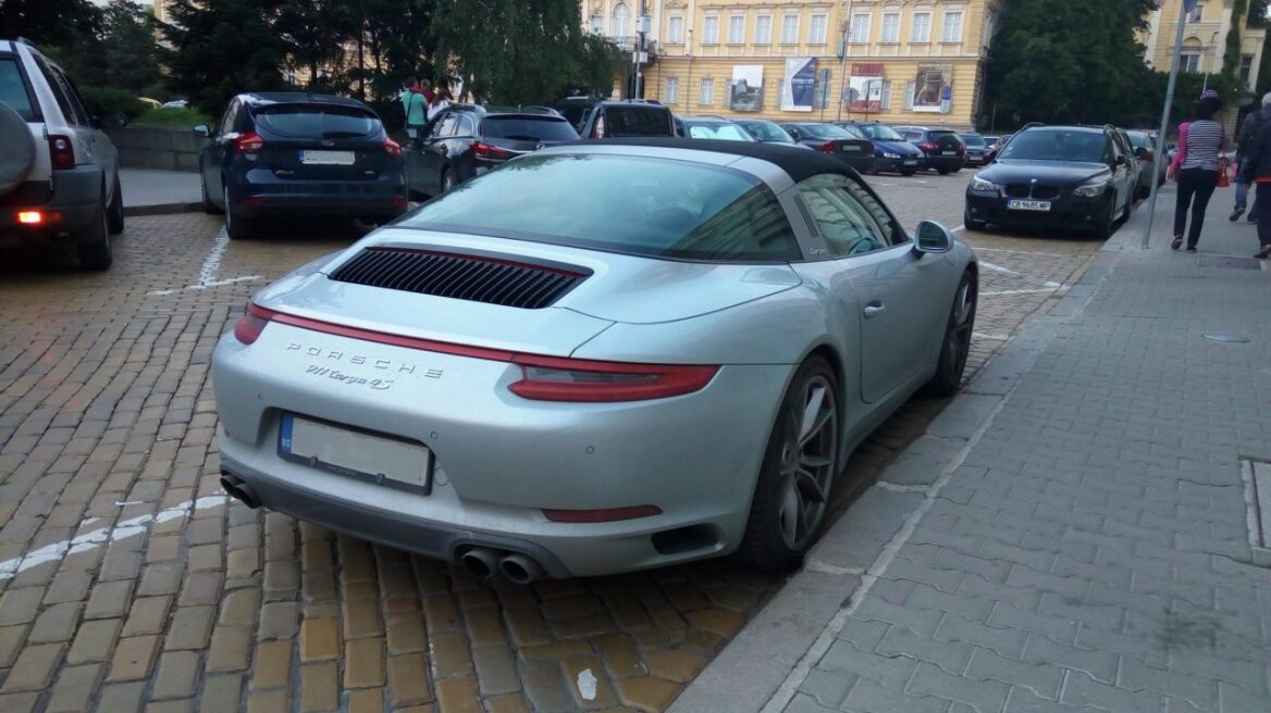 Ελλάδα: Έβαλαν βουλγάρικες πινακίδες και την πάτησαν…