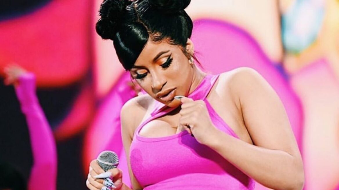 Tα… Chanel Xριστούγεννα της Cardi b