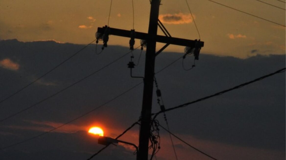 Κακοκαιρία «Ζηνοβία»: Προβλήματα στην ηλεκτροδότηση σε περιοχές της Αττικής