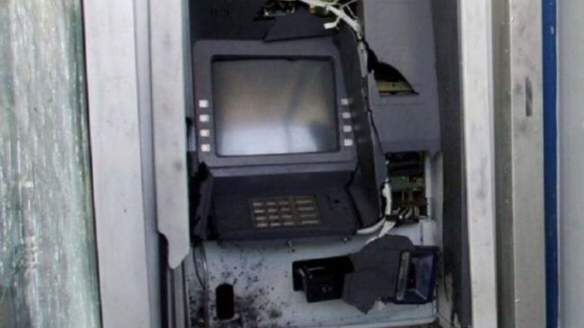 Πετρούπολη: Ανατίναξαν ΑΤΜ αλλά έφυγαν με άδεια χέρια