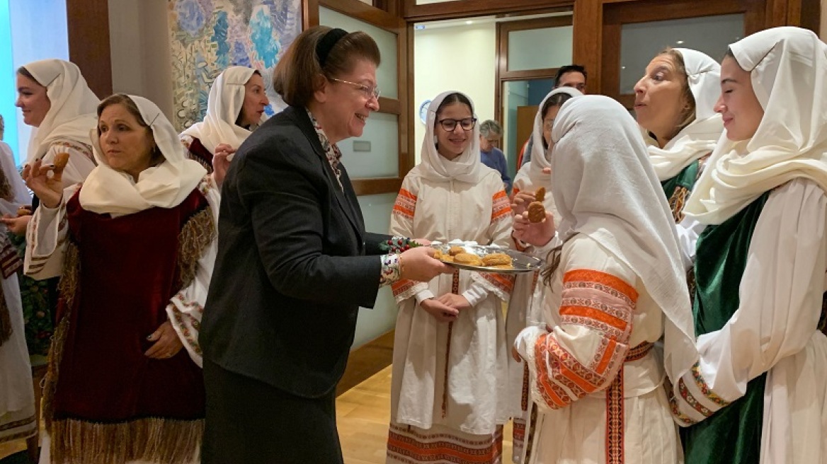 Πρωτοχρονιάτικα κάλαντα στο υπουργείο Πολιτισμού