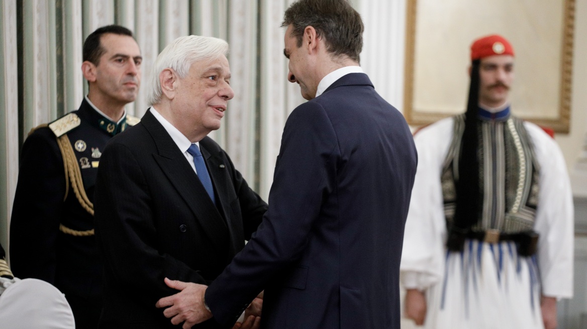 Προεδρικό Μέγαρο: Οι ευχές στον Παυλόπουλο, οι απουσίες και οι διάλογοι