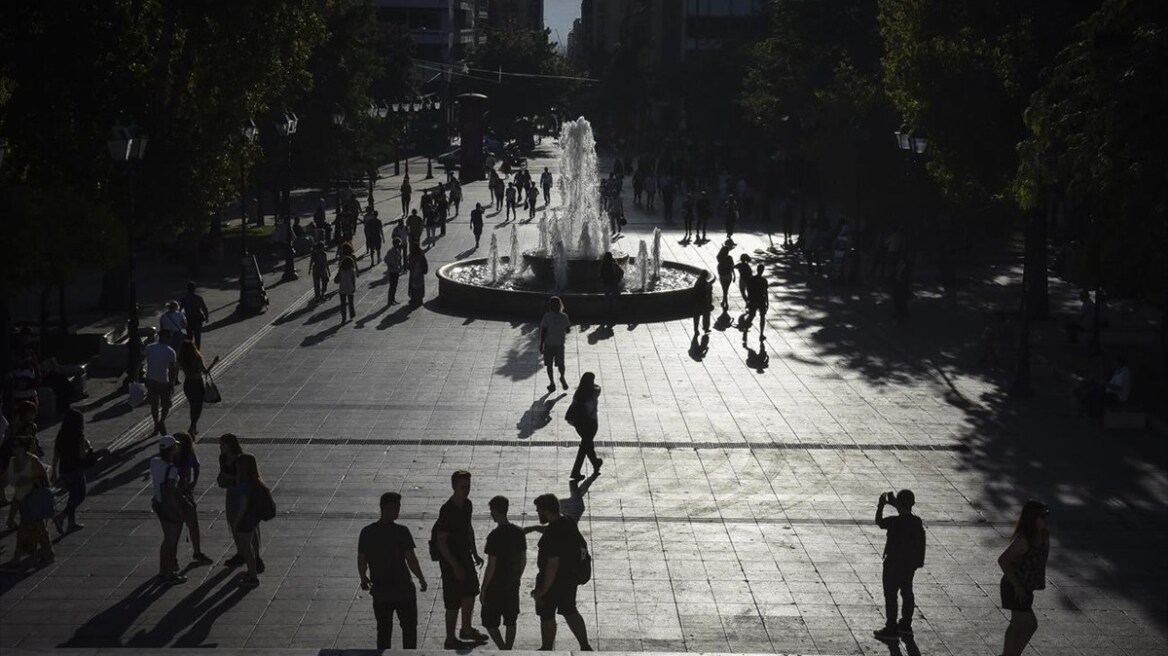 ΟΟΣΑ: Οι Έλληνες ζουν περισσότερο από τους άλλους Ευρωπαίους