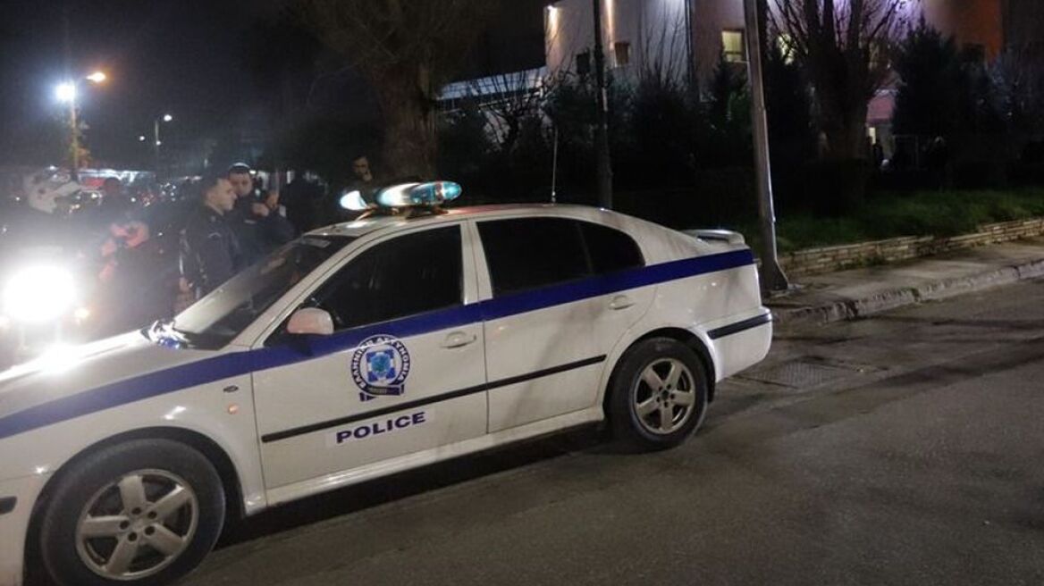 Θρίλερ στην Πάτρα: Άνδρας απείλησε να αυτοκτονήσει μαζί με το ανήλικο παιδί του