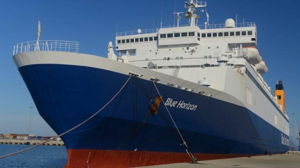 Ηράκλειο: Προσέκρουσε στο λιμάνι το πλοίο blue Horizon με 428 επιβάτες 