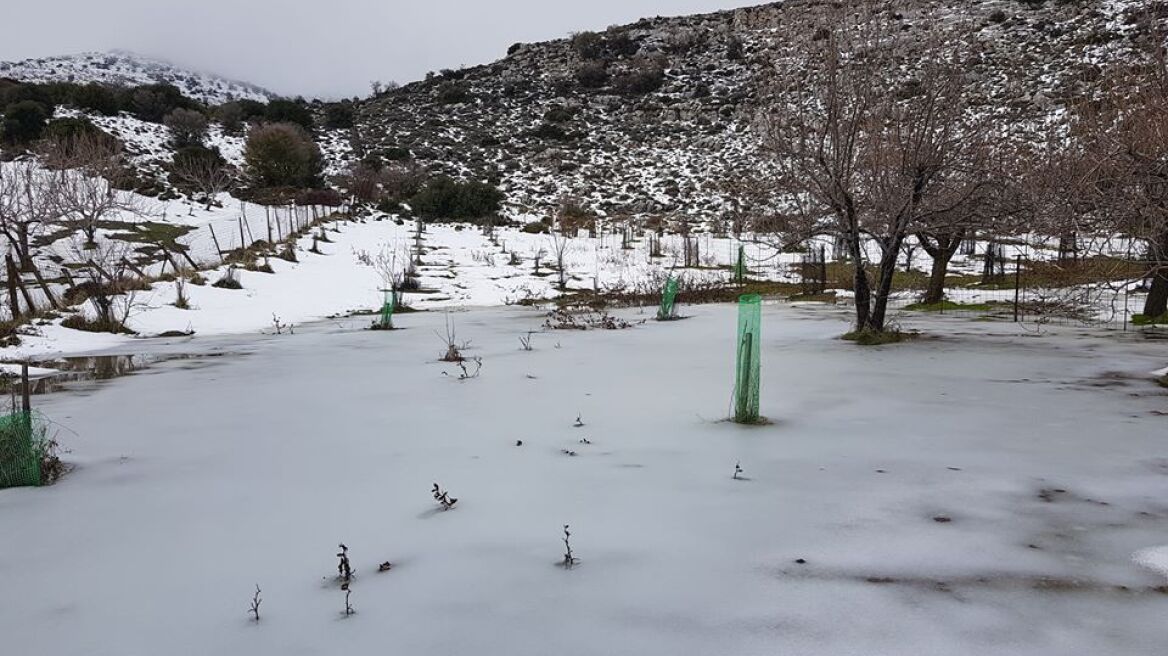 Κρήτη: Με χιόνια και... οδικά προβλήματα υποδέχτηκε το νησί το 2020 