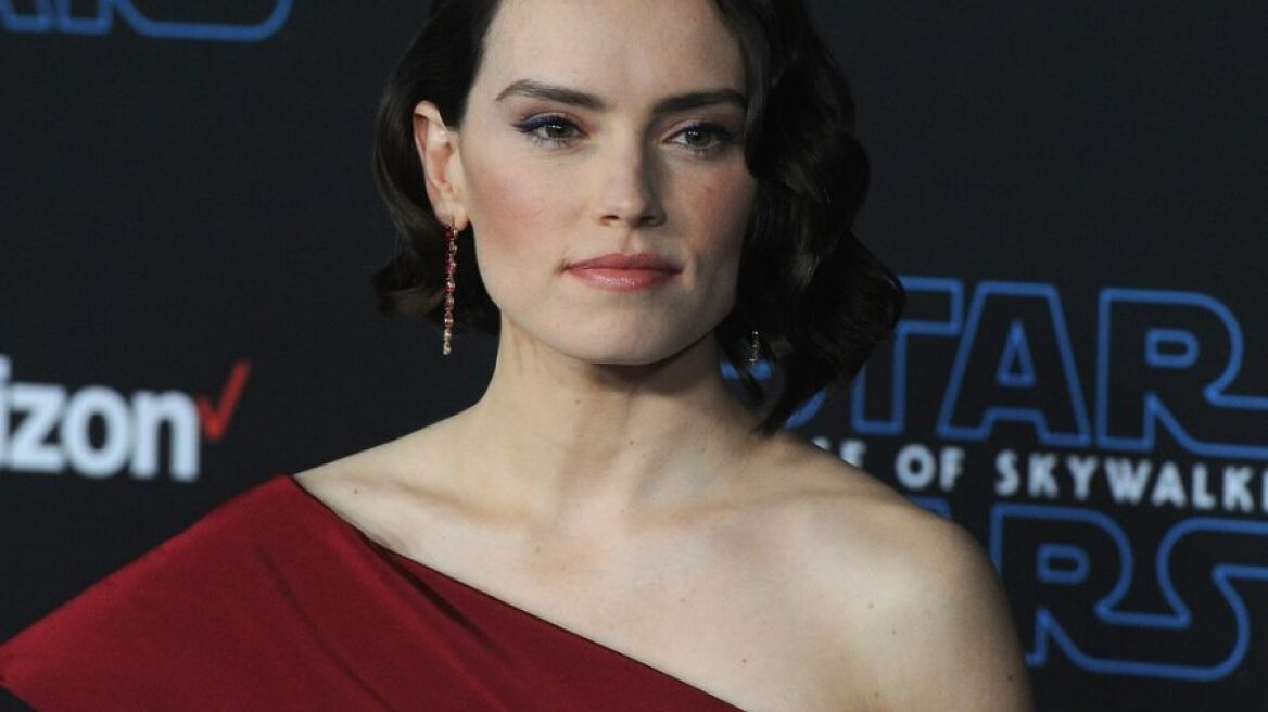 Το εντυπωσιακό χρώμα του eyeliner που επέλεξε η Daisy Ridley 