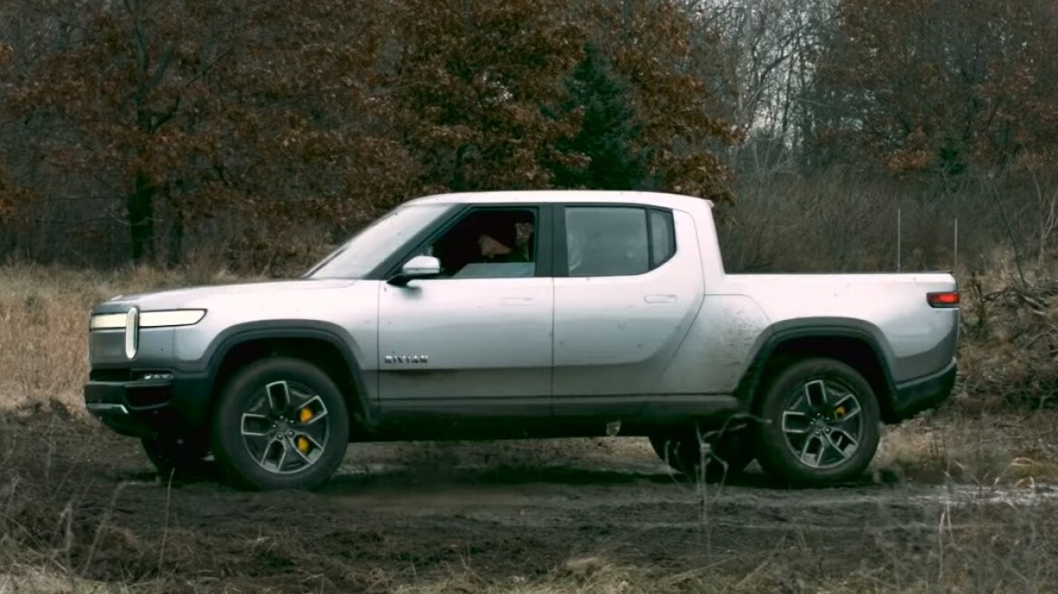 Video: Ηλεκτρικό αγροτικό αυτοκίνητο στρίβει σαν Τανκ!