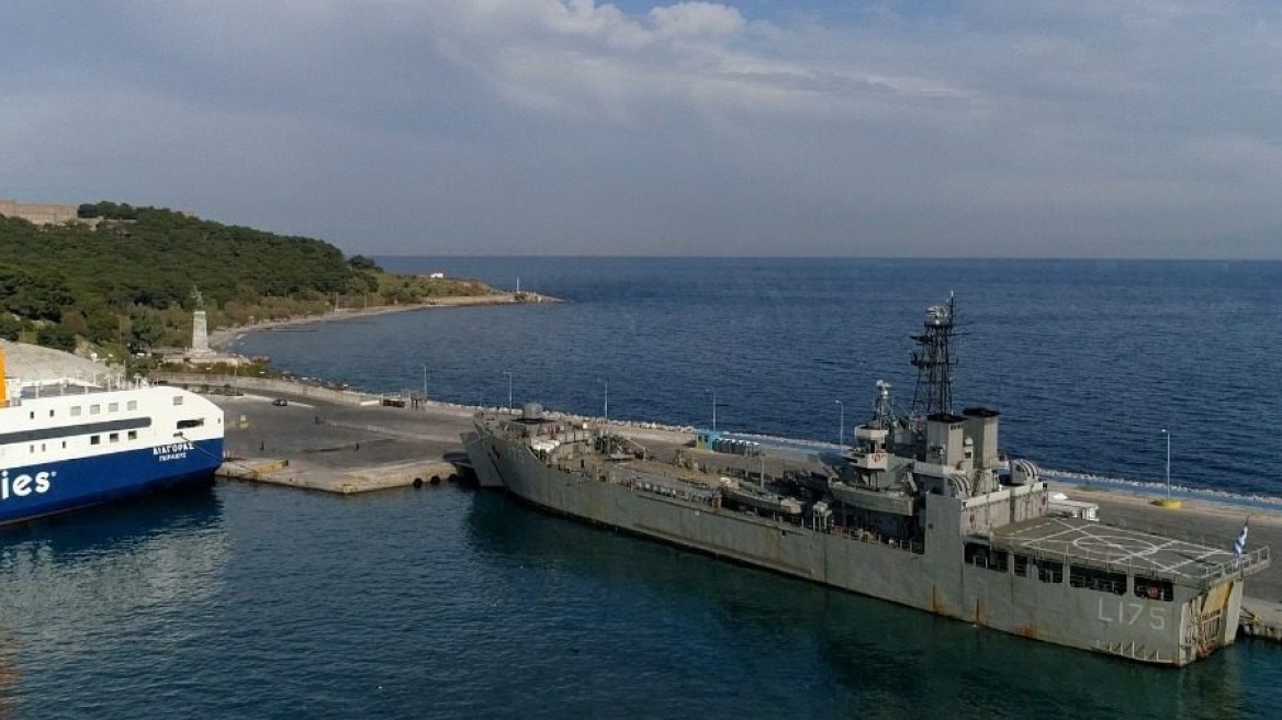 Στο λιμάνι Μυτιλήνης το αρματαγωγό Ικαρία για φιλοξενία προσφύγων και μεταναστών