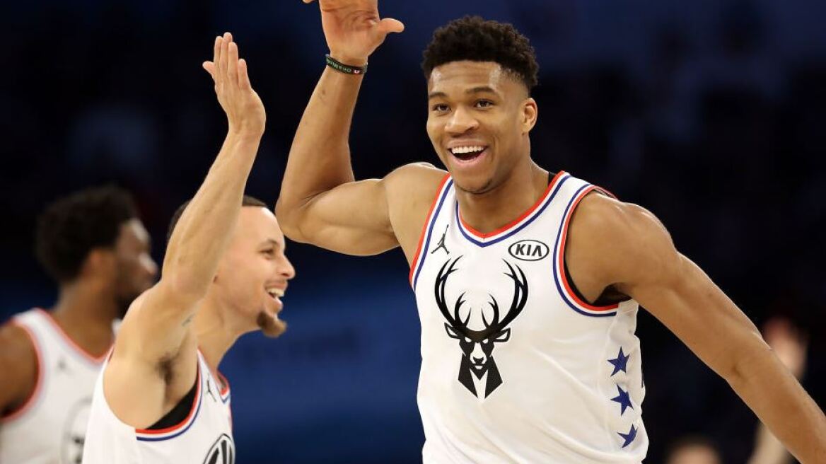 Συμπαίχτες από το 2021 Αντετοκούνμπο και Κάρι; Ο διάλογος που έβαλε «μπουρλότο» και τα 3 σενάρια