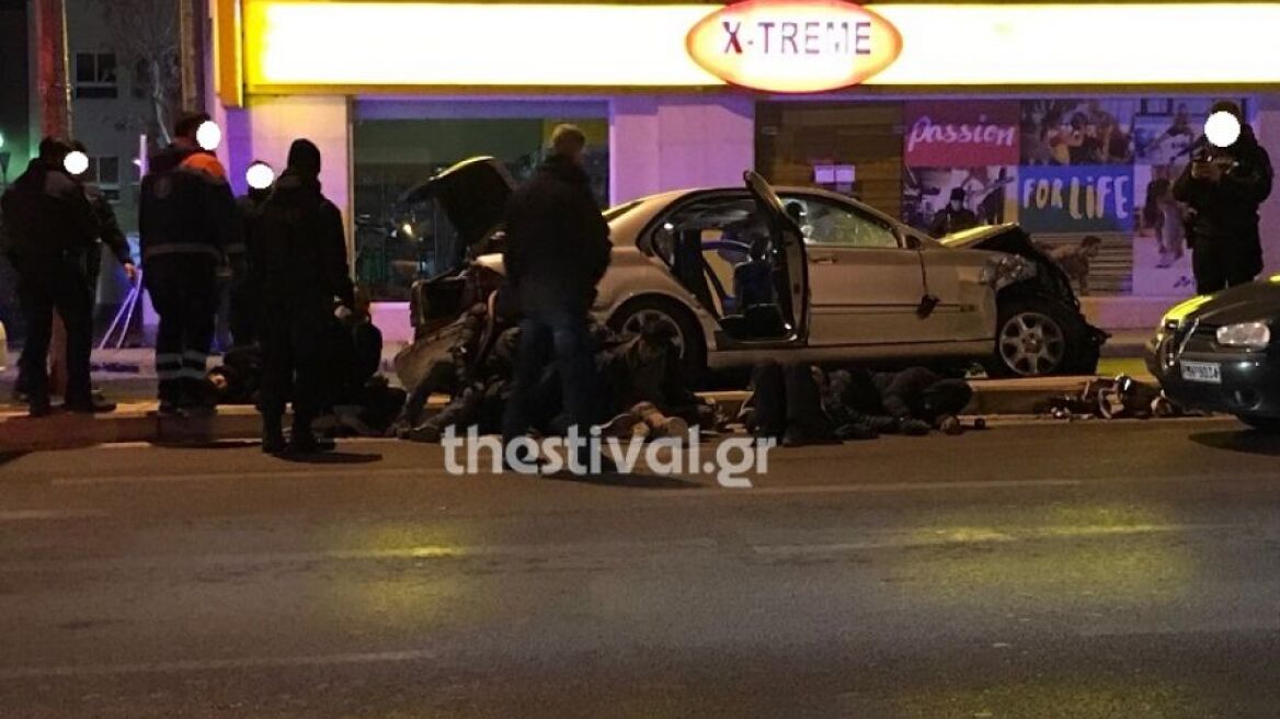 Θεσσαλονίκη: Βίντεο από τη σύλληψη του διακινητή που προκάλεσε σοβαρό τροχαίο μετά από καταδίωξη