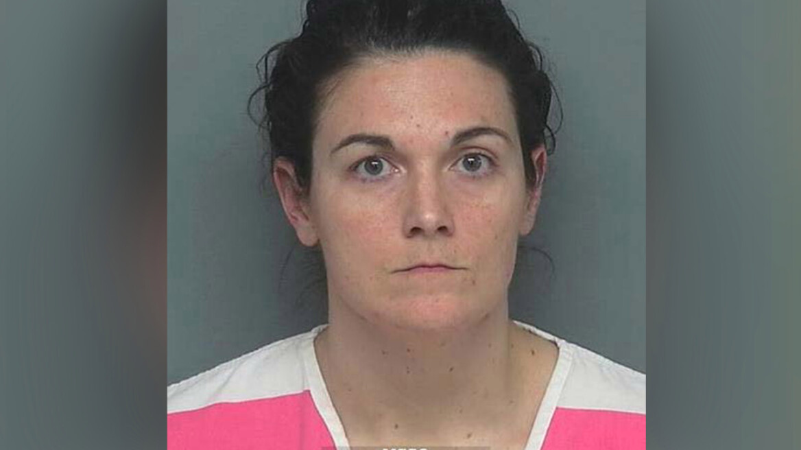 Χειροπέδες σε καθηγήτρια Ανατομίας στο Τέξας γιατί έκανε σεξ με μαθήτριά της