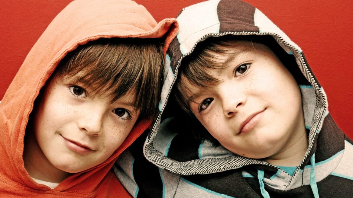 Ποιος έχει το πάνω χέρι; Τι πιστεύουν τα περισσότερα παιδιά