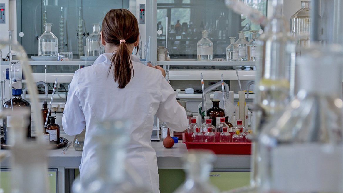 Σαρώνει η γρίπη: «Συναγερμός» των ειδικών για τις επόμενες τέσσερις εβδομάδες