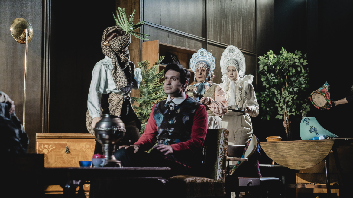 Καρυοφυλλιά Καραμπέτη, Αθηνά Μαξίμου, Μαρία Κεχαγιόγλου: Οι «Τρεις Αδελφές» ανεβαίνουν στο Θέατρο «Βεάκη»